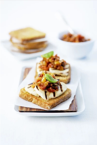 Toasts-mozzarella-tartare-légumes grillés